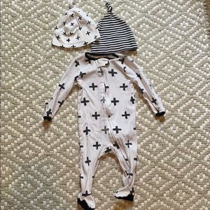 Cloud island knotted hat and footy sleeper set